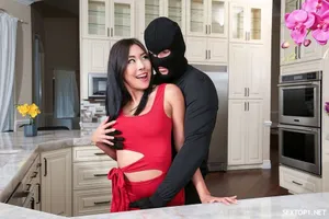 Gạ cô em mông tròn bú buồi cực đã