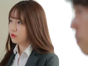 Địt nhau cùng em nhân viên văn phòng lồn khít